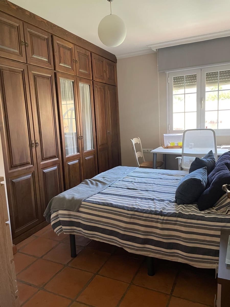 4 soveværelse Villa til salg i Algeciras med swimmingpool garage - € 520.000 (Ref: 9625555)