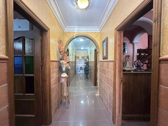 4 quarto Quinta/Casa Rural para venda em La Línea de la Concepción com garagem - 297 000 € (Ref: 9625557)