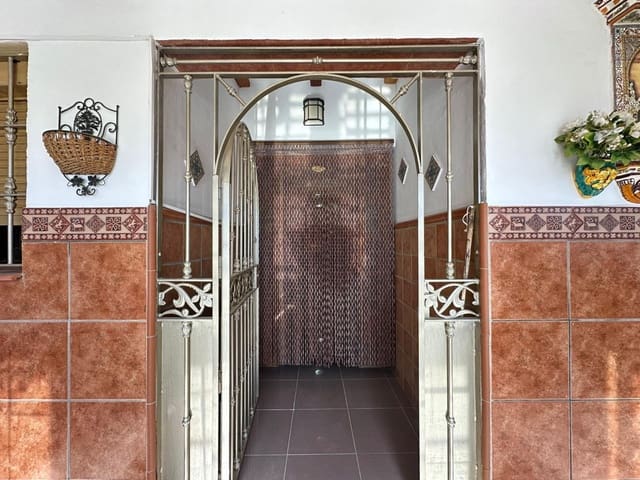 4 quarto Quinta/Casa Rural para venda em La Línea de la Concepción com garagem - 297 000 € (Ref: 9625557)