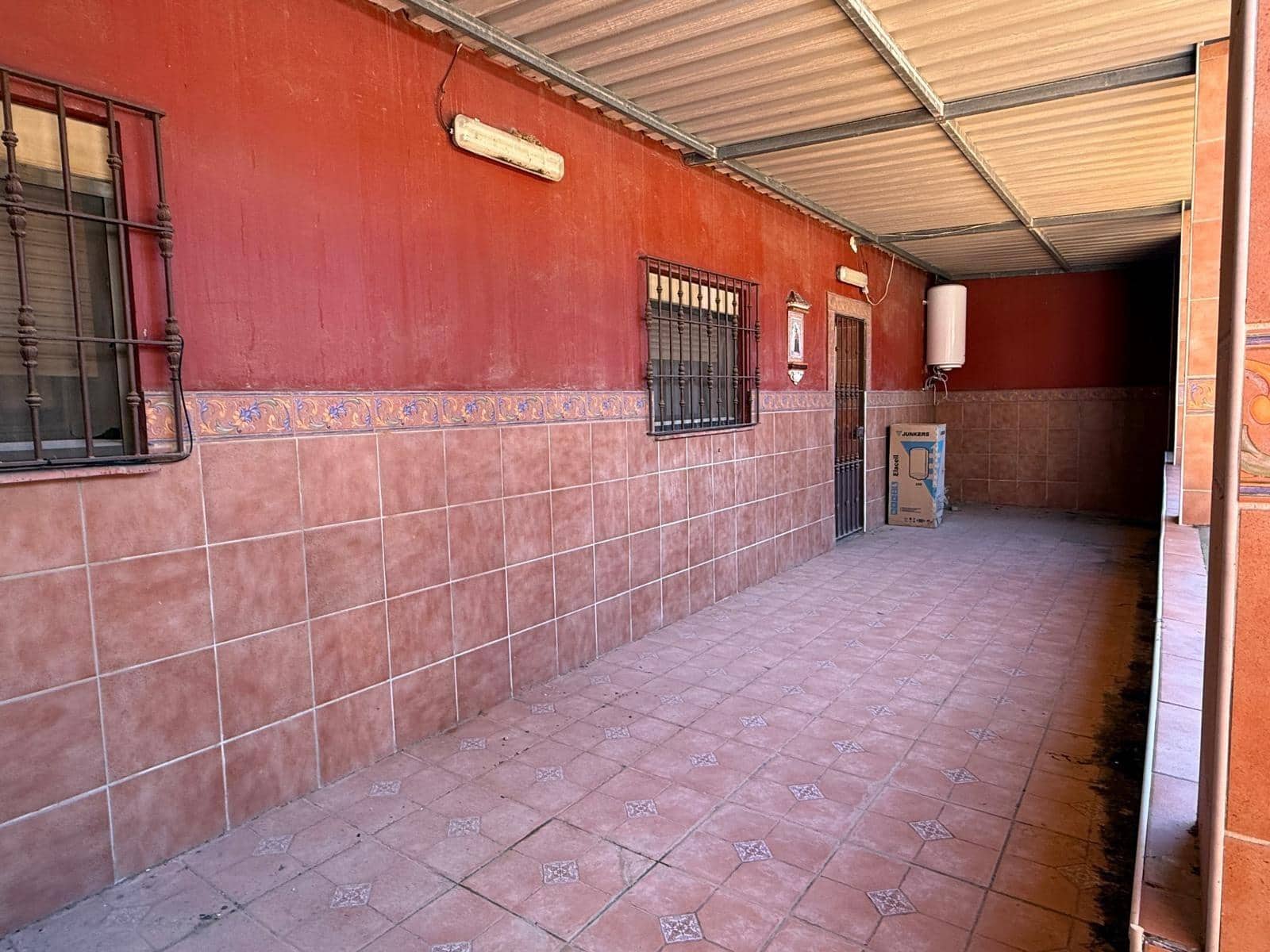 4 bedroom Finca/Country House for sale in La Linea de la Concepcion with garage - € 297,000 (Ref: 9625557)