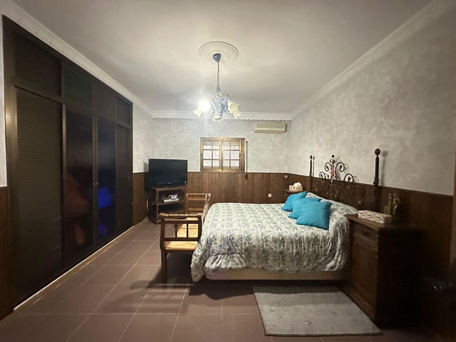 4 bedroom Finca/Country House for sale in La Linea de la Concepcion with garage - € 297,000 (Ref: 9625557)
