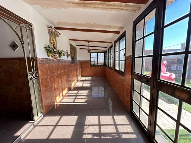 4 bedroom Finca/Country House for sale in La Línea de la Concepción with garage - € 297,000 (Ref: 9625557)