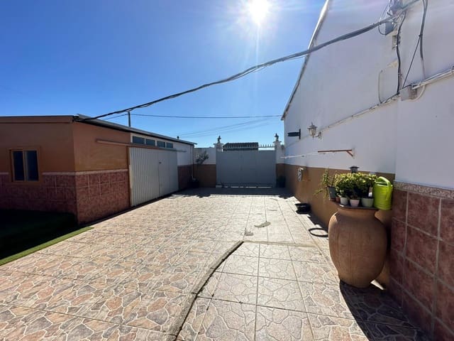 4 bedroom Finca/Country House for sale in La Línea de la Concepción with garage - € 297,000 (Ref: 9625557)