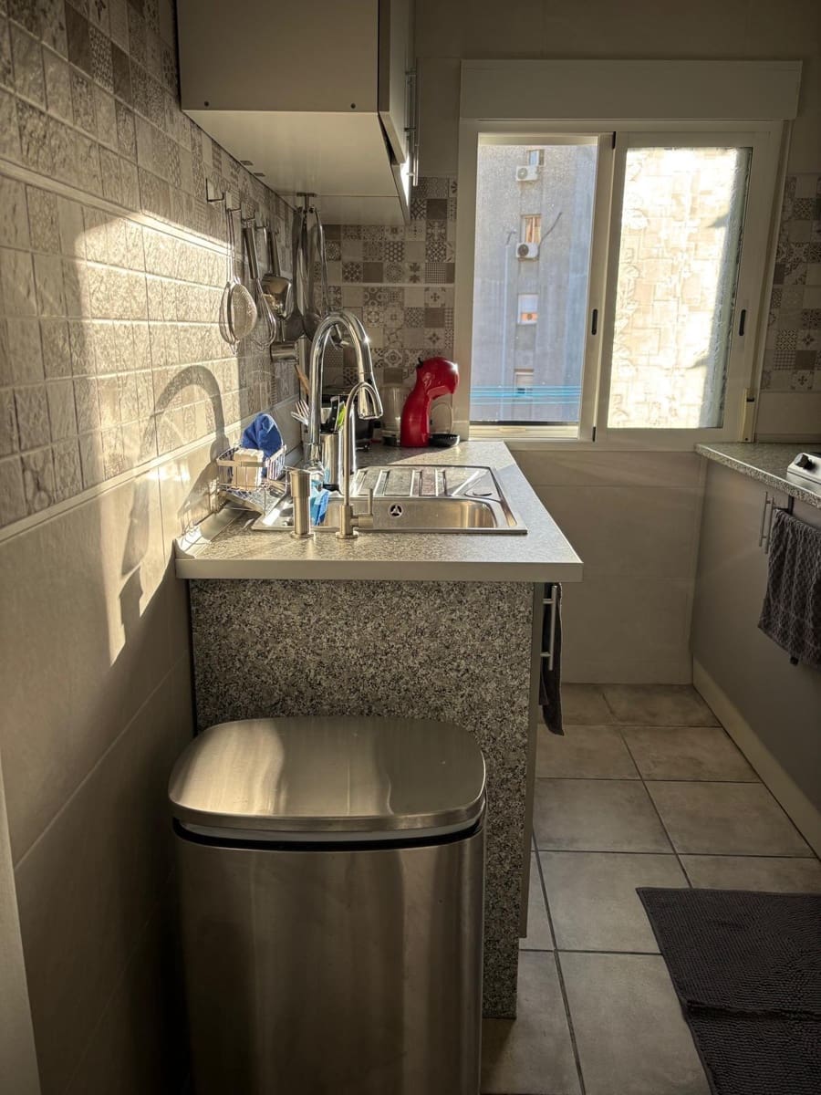 2 slaapkamer Flat te koop in Algeciras - € 99.000 (Ref: 9648101)