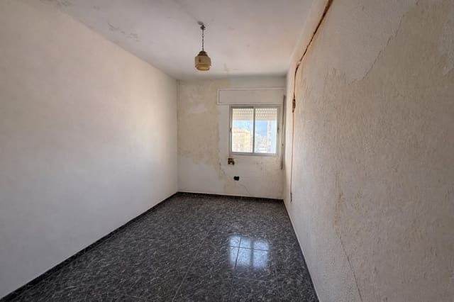 3 makuuhuone Asunto myytävänä paikassa La Línea de la Concepción - 191 000 € (Ref: 9679842)