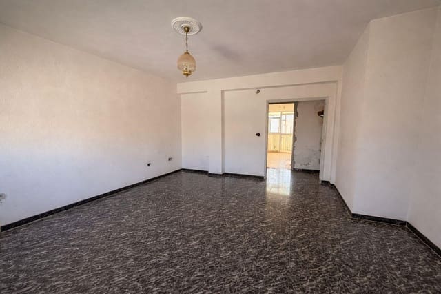 3 makuuhuone Asunto myytävänä paikassa La Línea de la Concepción - 191 000 € (Ref: 9679842)