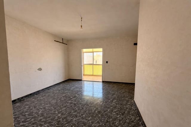 3 makuuhuone Asunto myytävänä paikassa La Línea de la Concepción - 191 000 € (Ref: 9679842)