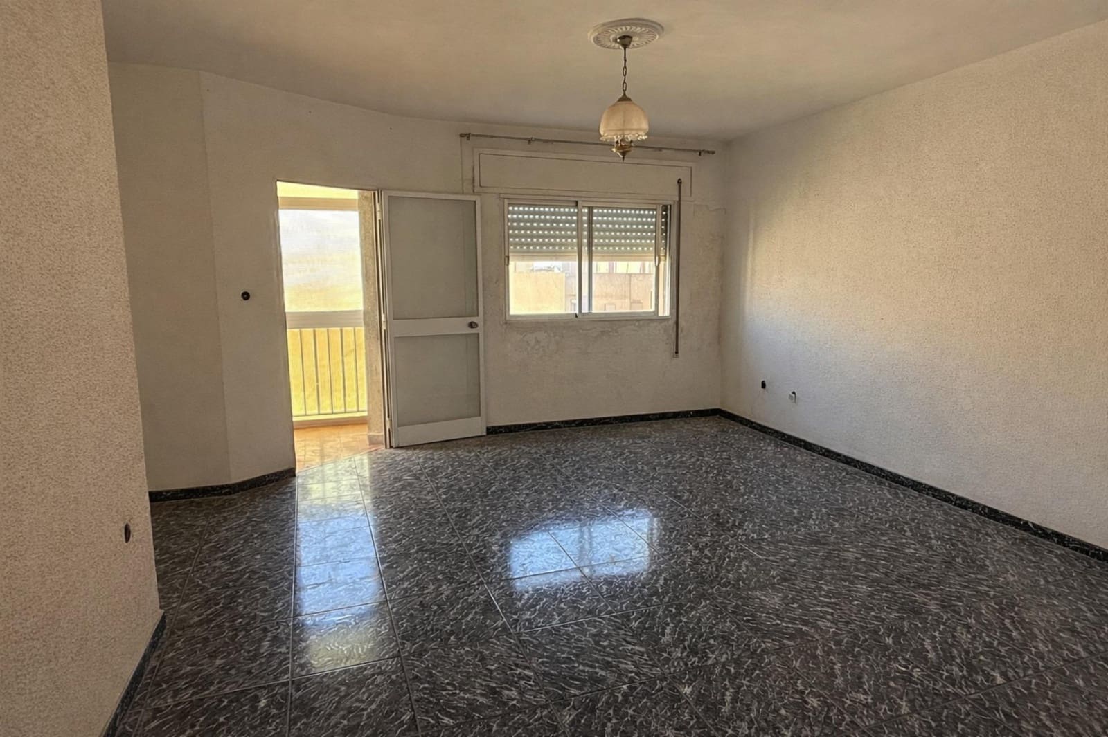 3 makuuhuone Asunto myytävänä paikassa La Linea de la Concepcion - 191 000 € (Ref: 9679842)