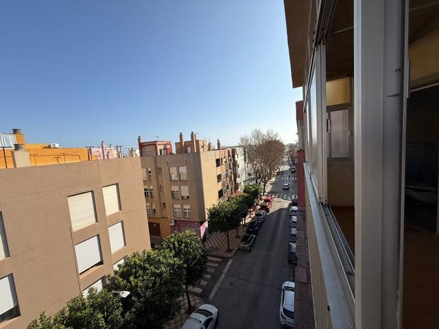 3 makuuhuone Asunto myytävänä paikassa La Línea de la Concepción - 191 000 € (Ref: 9679842)