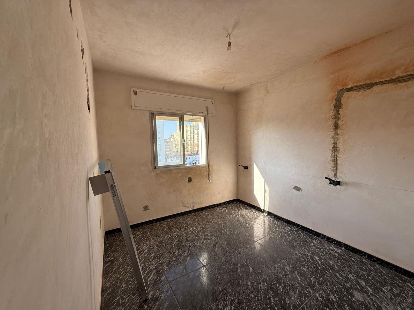 3 makuuhuone Asunto myytävänä paikassa La Linea de la Concepcion - 191 000 € (Ref: 9679842)