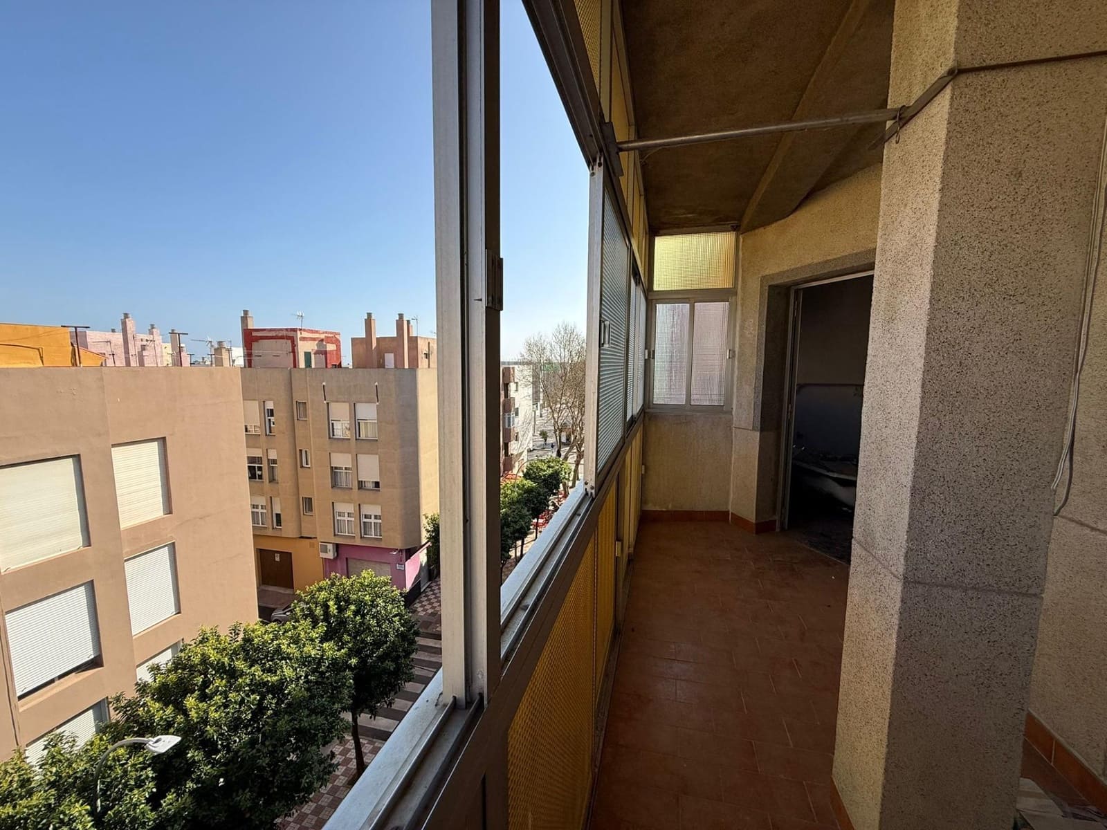 3 makuuhuone Asunto myytävänä paikassa La Linea de la Concepcion - 191 000 € (Ref: 9679842)