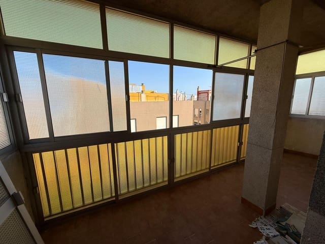 3 makuuhuone Asunto myytävänä paikassa La Línea de la Concepción - 191 000 € (Ref: 9679842)