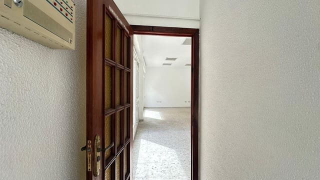 Kommersiell till salu i La Línea de la Concepción - 213 000 € (Ref: 9695333)