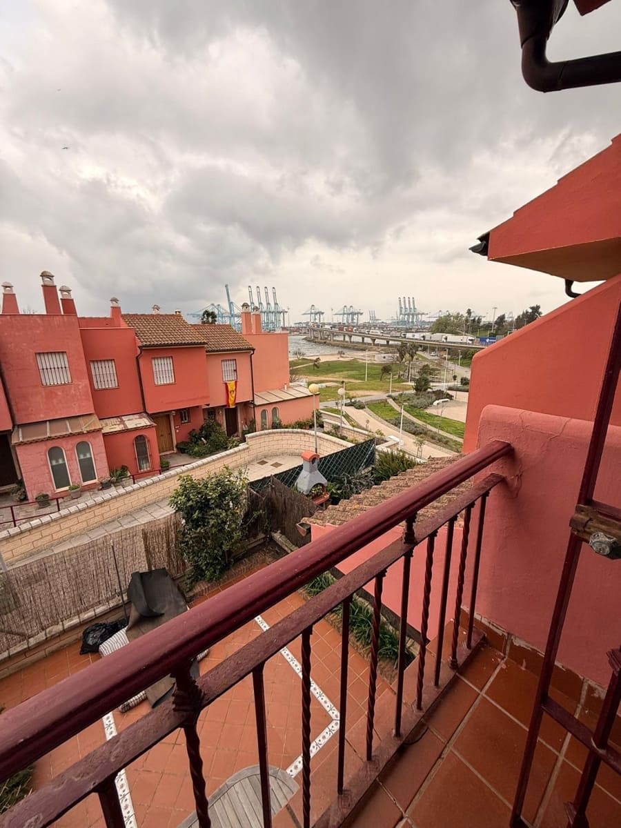 3 soveværelse Byhus til salg i Algeciras med swimmingpool - € 300.000 (Ref: 9698829)