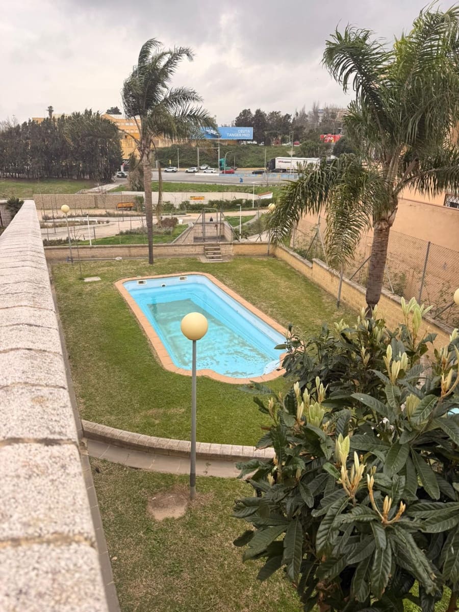 3 soveværelse Byhus til salg i Algeciras med swimmingpool - € 300.000 (Ref: 9698829)