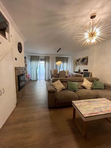 Adosado de 3 habitaciones en Algeciras en venta con piscina garaje - 285.000 € (Ref: 9711964)