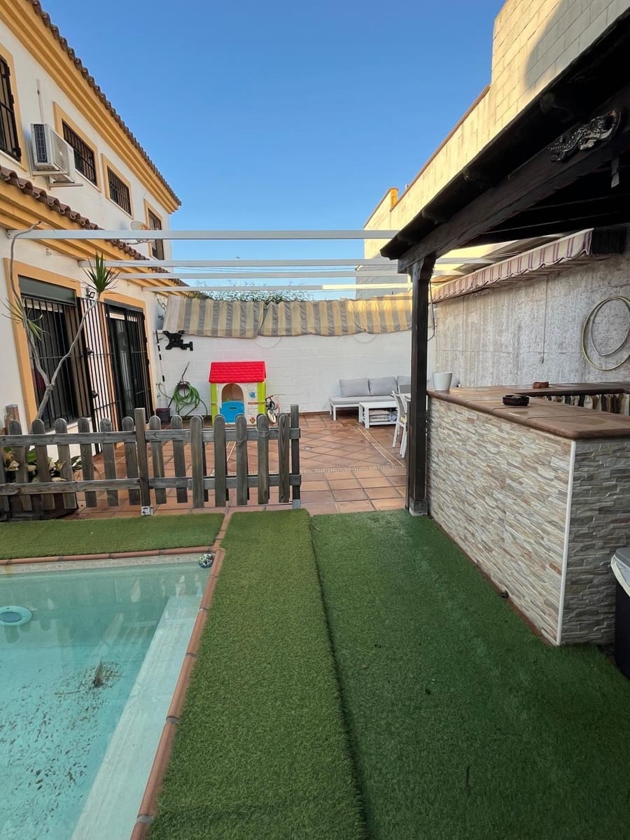 3 bedroom Terraced Villa for sale in Algeciras with pool garage - € 285,000 (Ref: 9711964)