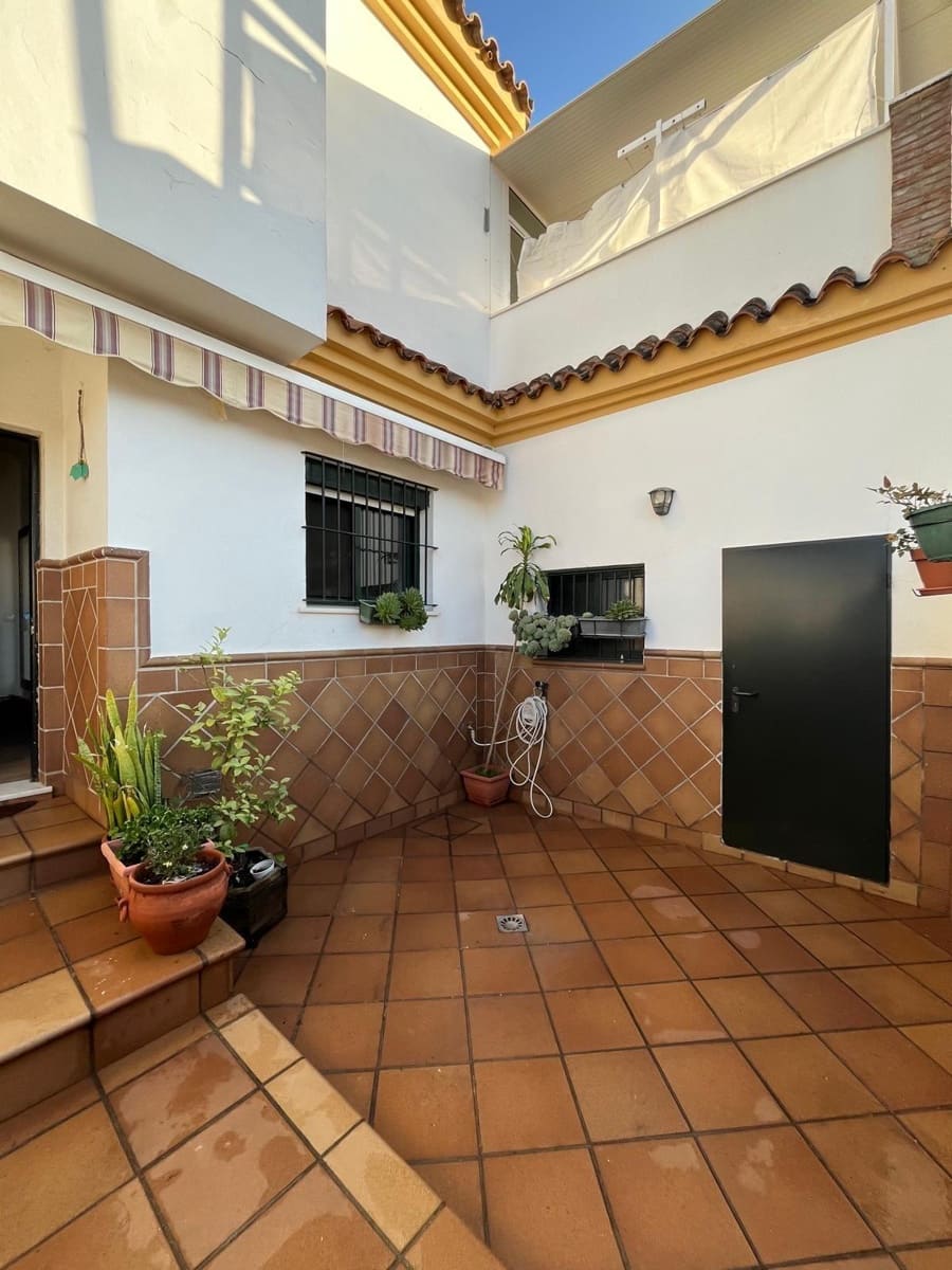 3 bedroom Terraced Villa for sale in Algeciras with pool garage - € 285,000 (Ref: 9711964)