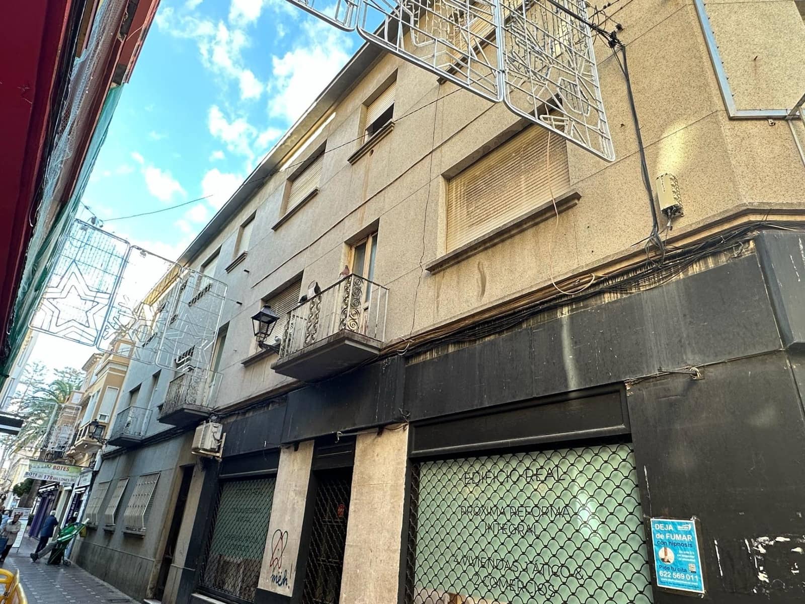 Kaupallinen myytävänä paikassa La Linea de la Concepcion - 1 260 000 € (Ref: 9743131)