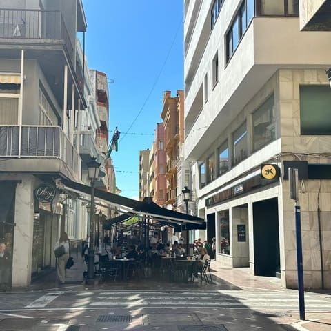 Local Commercial à vendre à La Línea de la Concepción - 1 260 000 € (Ref: 9743131)