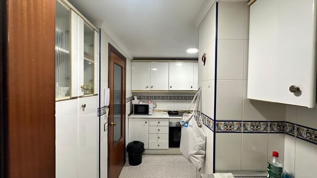 3 soverom Leilighet til salgs i La Línea de la Concepción med garasje - € 218 000 (Ref: 9747885)