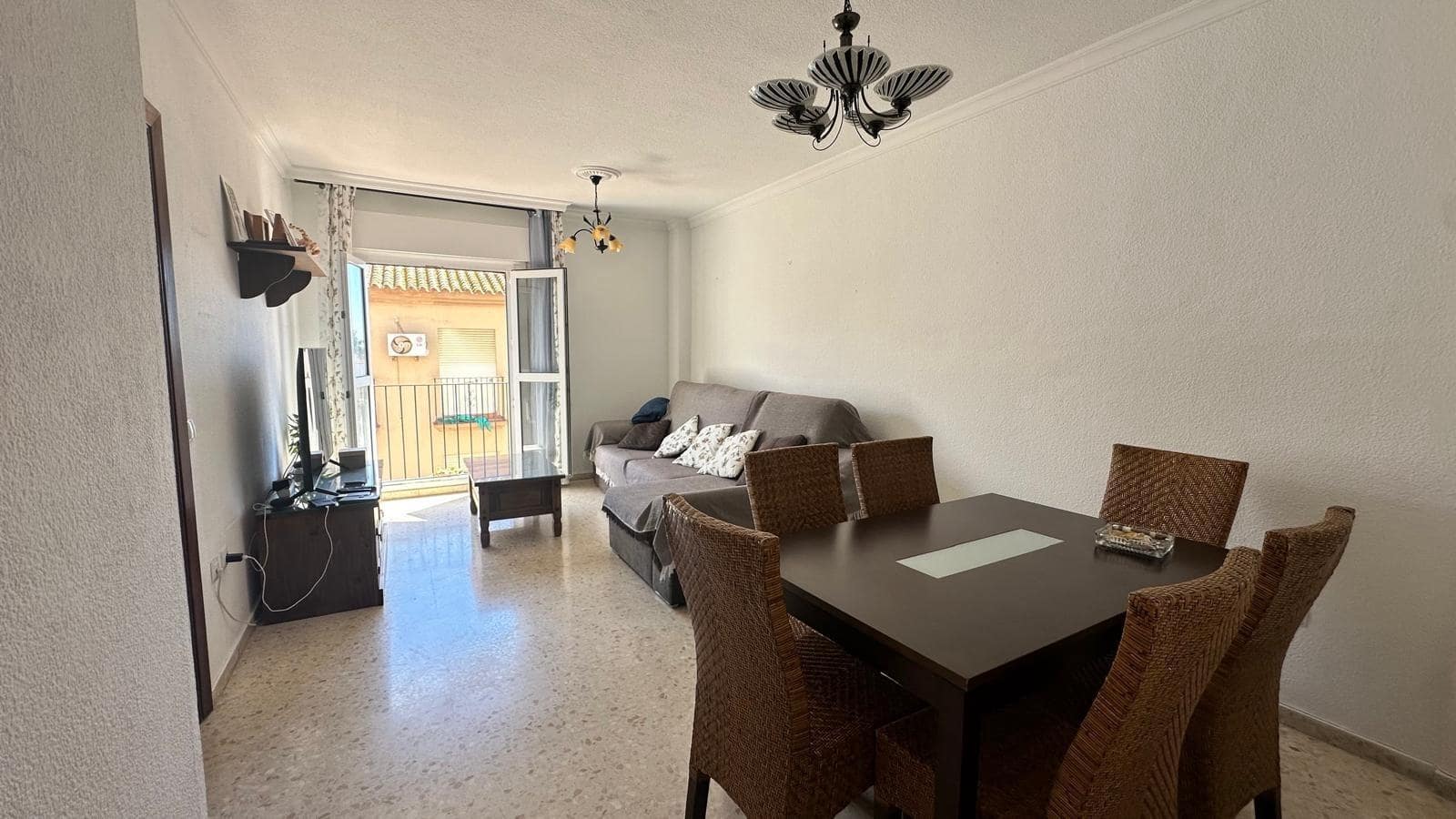 3 soverom Leilighet til salgs i La Linea de la Concepcion med garasje - € 218 000 (Ref: 9747885)