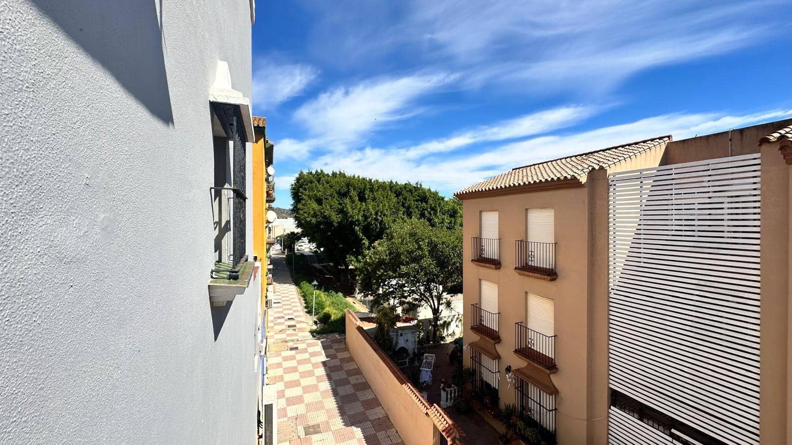 3 soverom Leilighet til salgs i La Linea de la Concepcion med garasje - € 218 000 (Ref: 9747885)