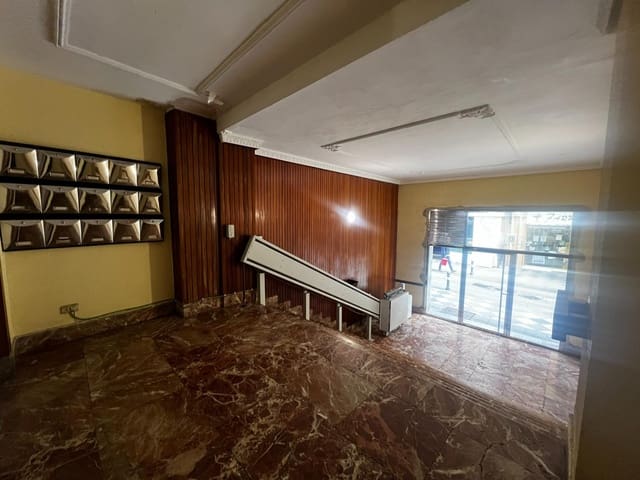 3 Zimmer Wohnung zu verkaufen in Algeciras mit Garage - 156.000 € (Ref: 9770645)