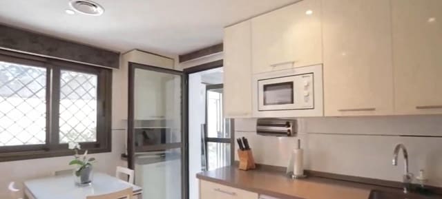 5 Zimmer Villa zu verkaufen in Algeciras mit Pool - 580.000 € (Ref: 9770646)