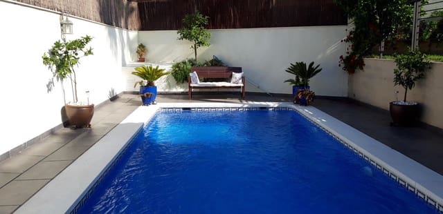 5 Zimmer Villa zu verkaufen in Algeciras mit Pool - 580.000 € (Ref: 9770646)