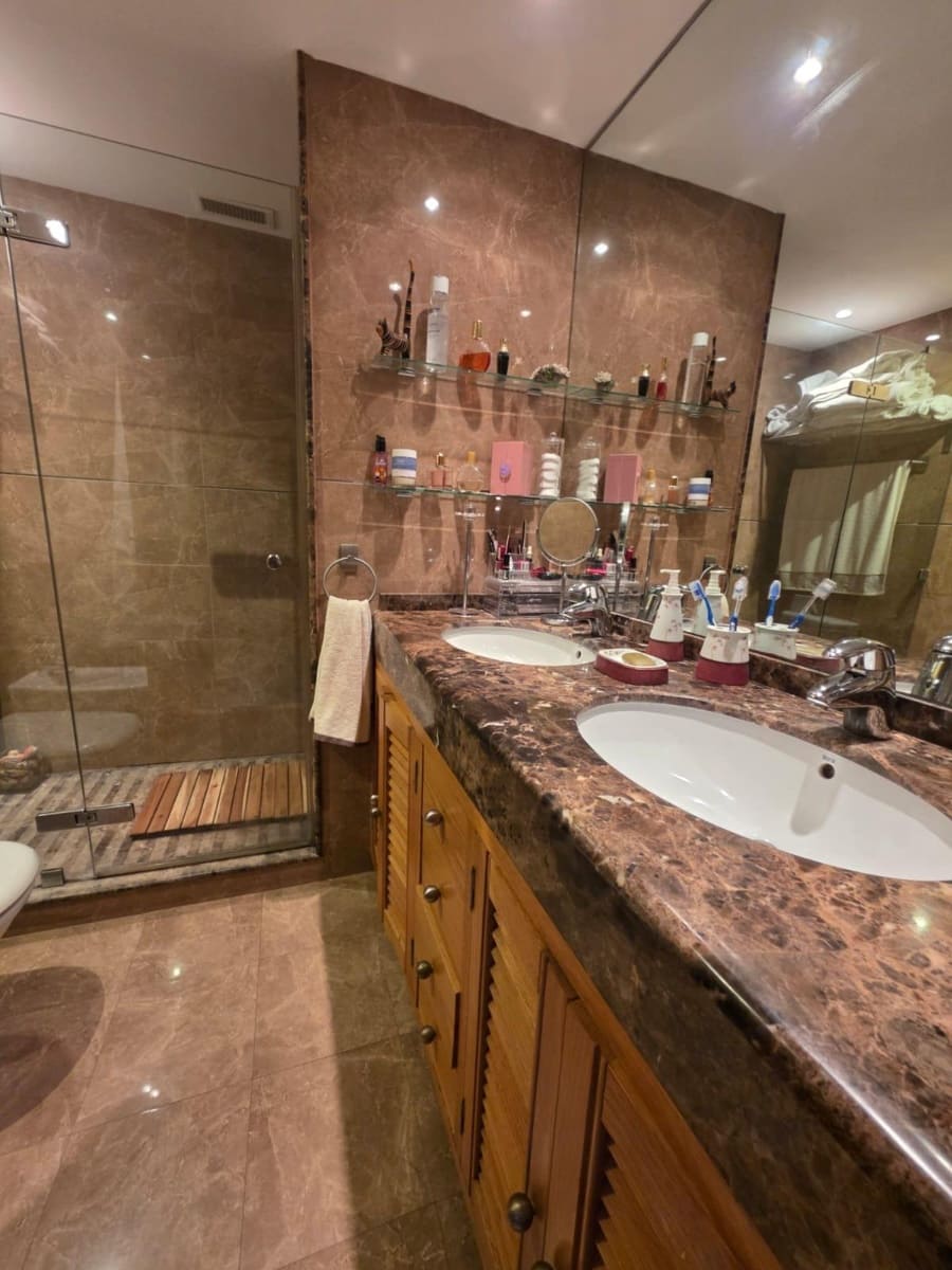 5 bedroom Villa for sale in Algeciras with pool - € 580,000 (Ref: 9770646)