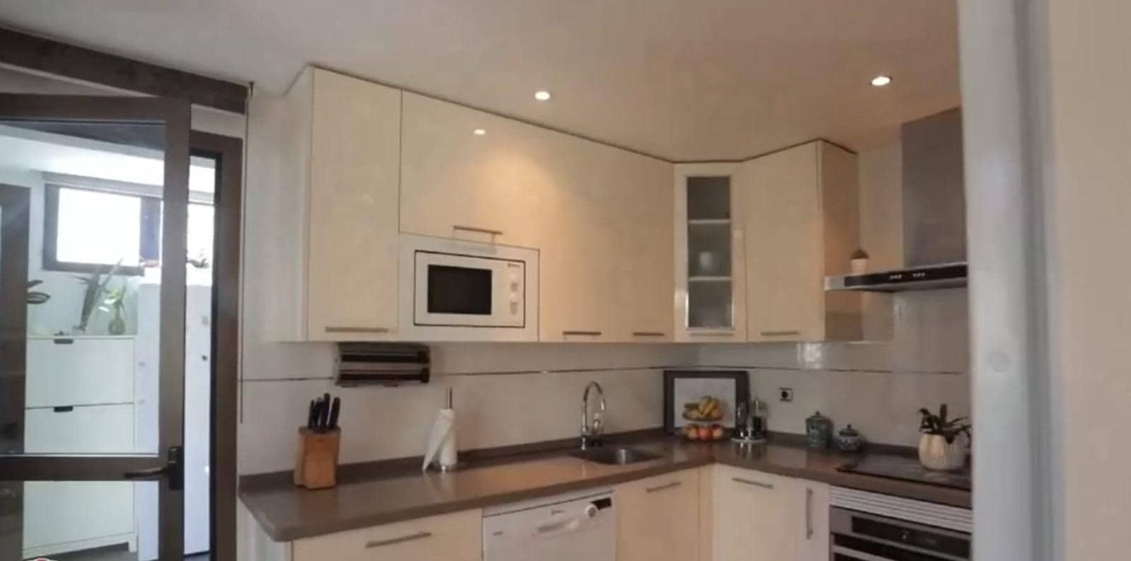 5 bedroom Villa for sale in Algeciras with pool - € 580,000 (Ref: 9770646)