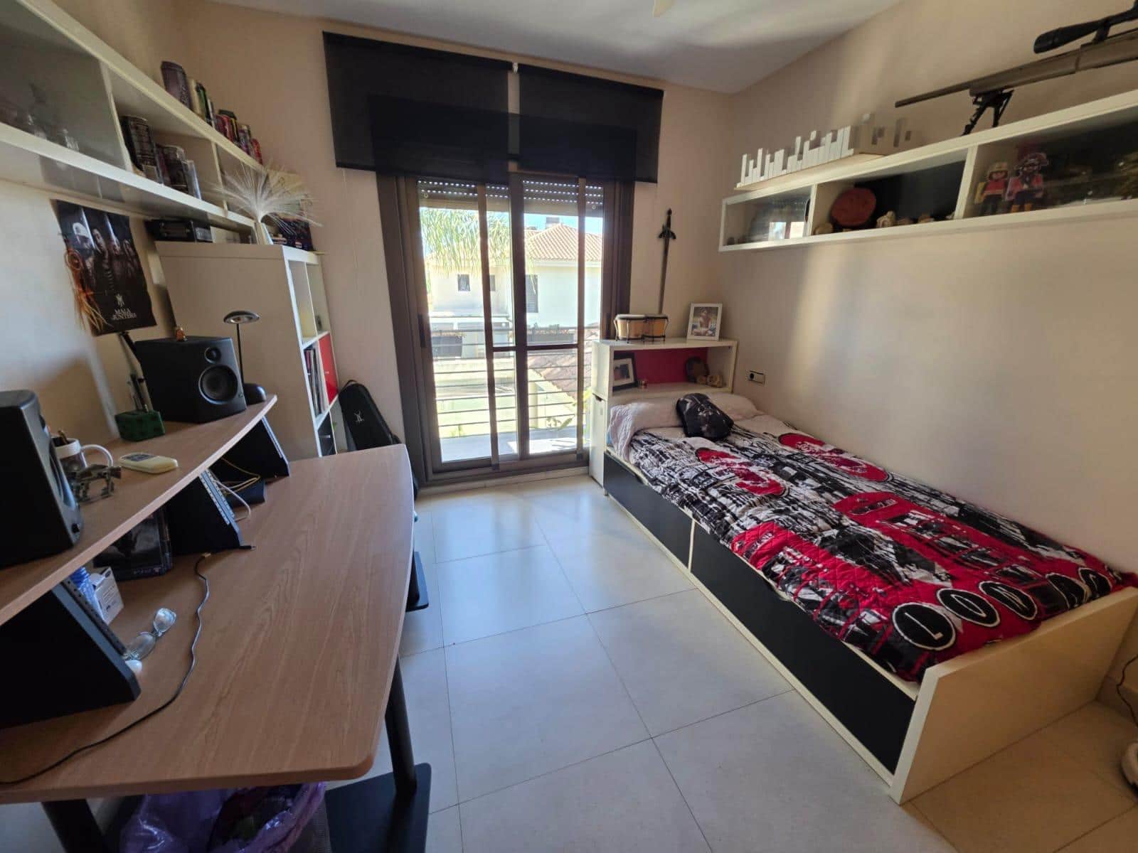 5 bedroom Villa for sale in Algeciras with pool - € 580,000 (Ref: 9770646)