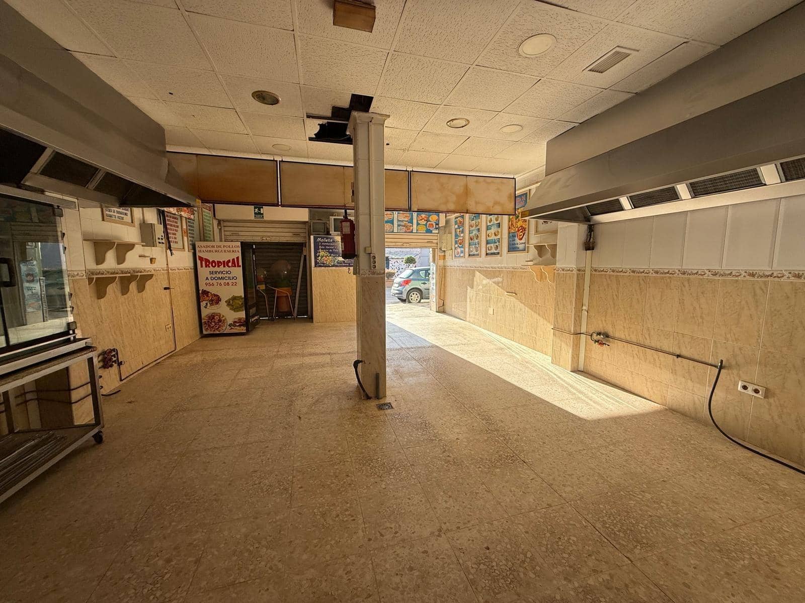 Commercial for sale in La Linea de la Concepcion - € 150,000 (Ref: 9770648)