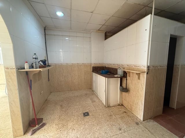 Comercial para venda em La Línea de la Concepción - 150 000 € (Ref: 9770648)
