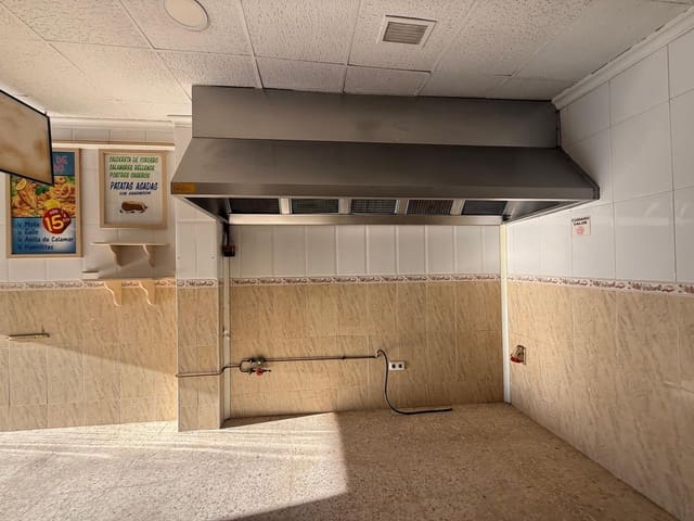 Comercial para venda em La Línea de la Concepción - 150 000 € (Ref: 9770648)