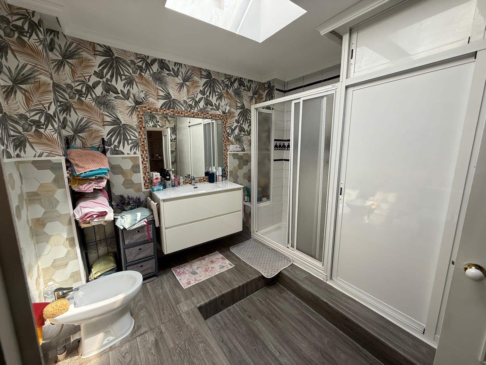 Apartment for sale in La Linea de la Concepcion with garage - € 230,000 (Ref: 9773059)