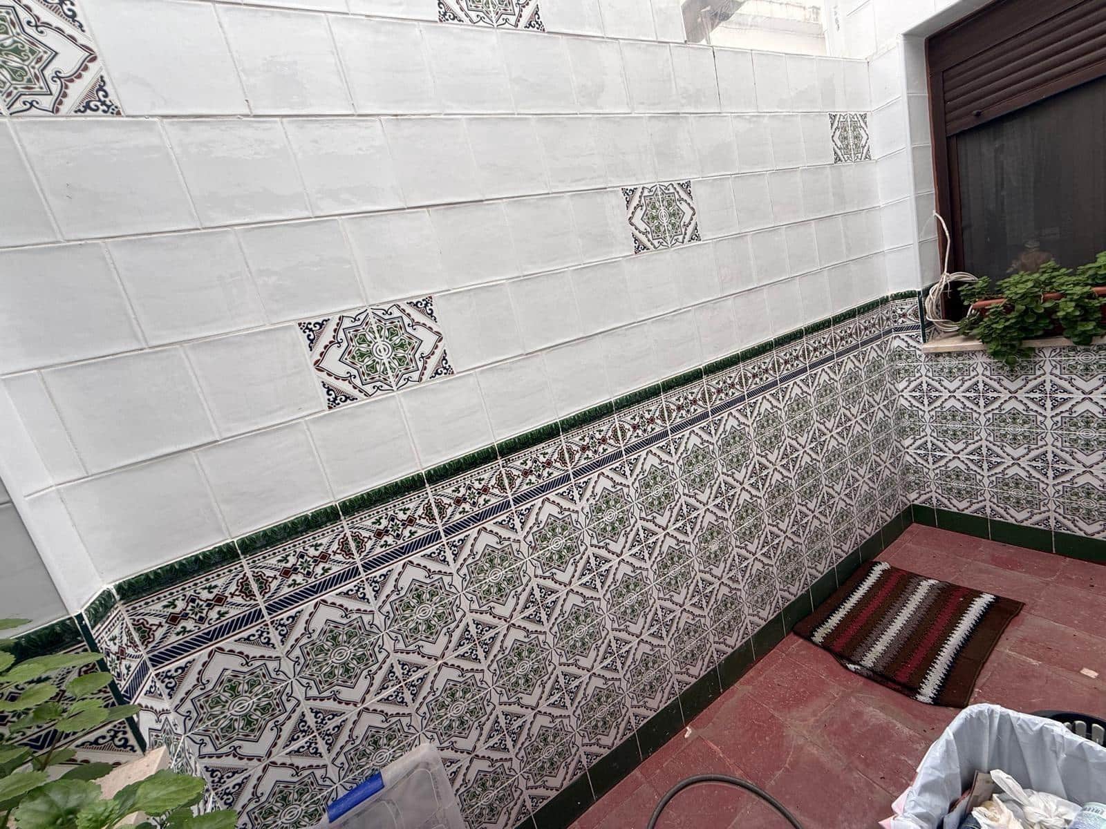 Apartment for sale in La Linea de la Concepcion with garage - € 230,000 (Ref: 9773059)