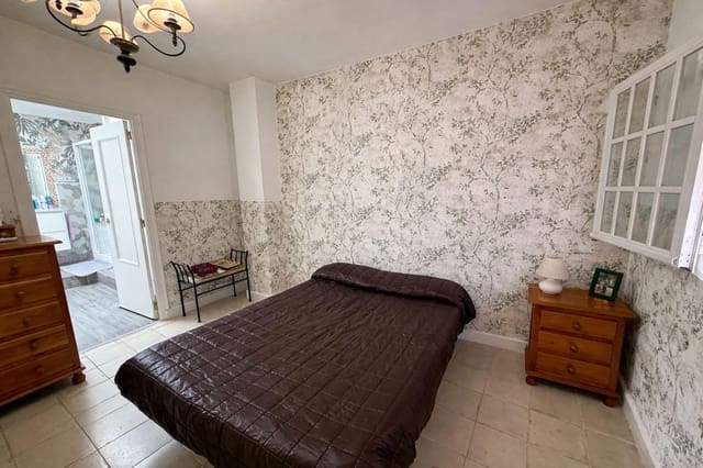 3 soveværelse Lejlighed til salg i La Línea de la Concepción med garage - € 230.000 (Ref: 9773059)