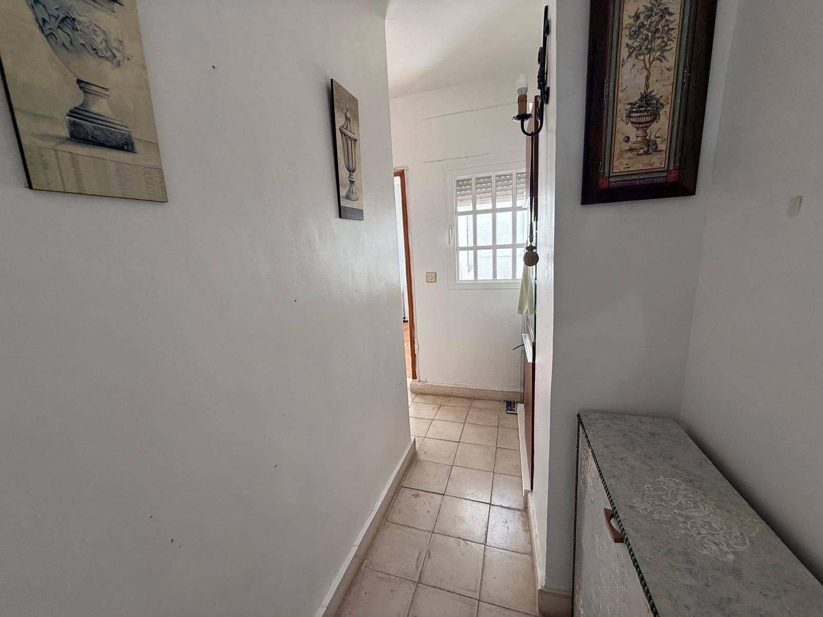 3 bedroom Apartment for sale in La Linea de la Concepcion with garage - € 230,000 (Ref: 9773059)