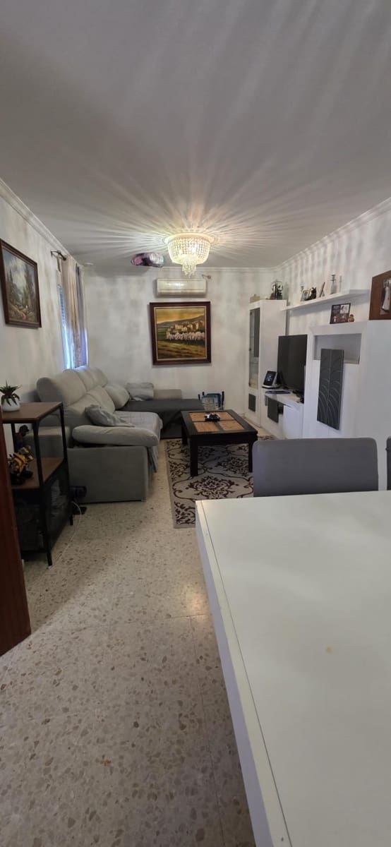 3 Zimmer Reihenhaus zu verkaufen in Algeciras mit Garage - 207.000 € (Ref: 9778124)