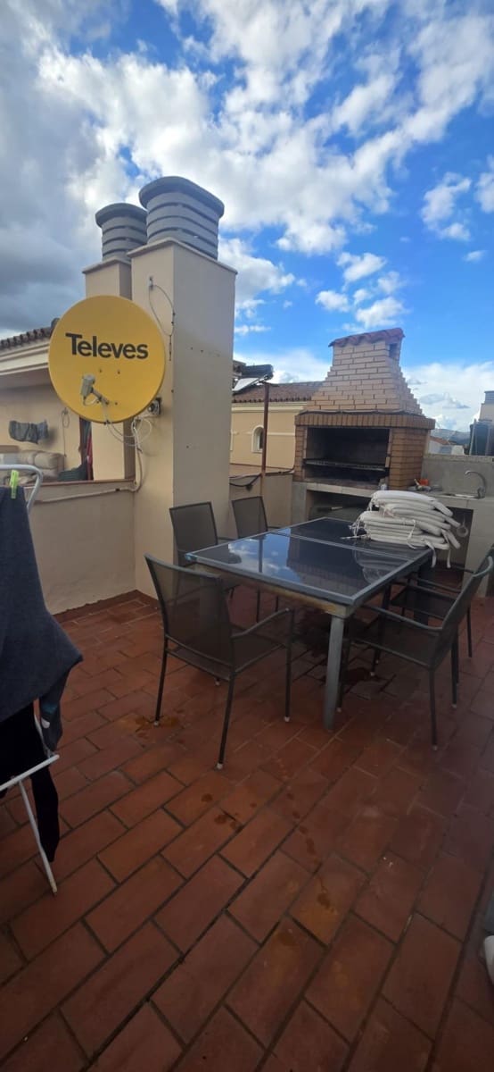 3 Zimmer Reihenhaus zu verkaufen in Algeciras mit Garage - 207.000 € (Ref: 9778124)