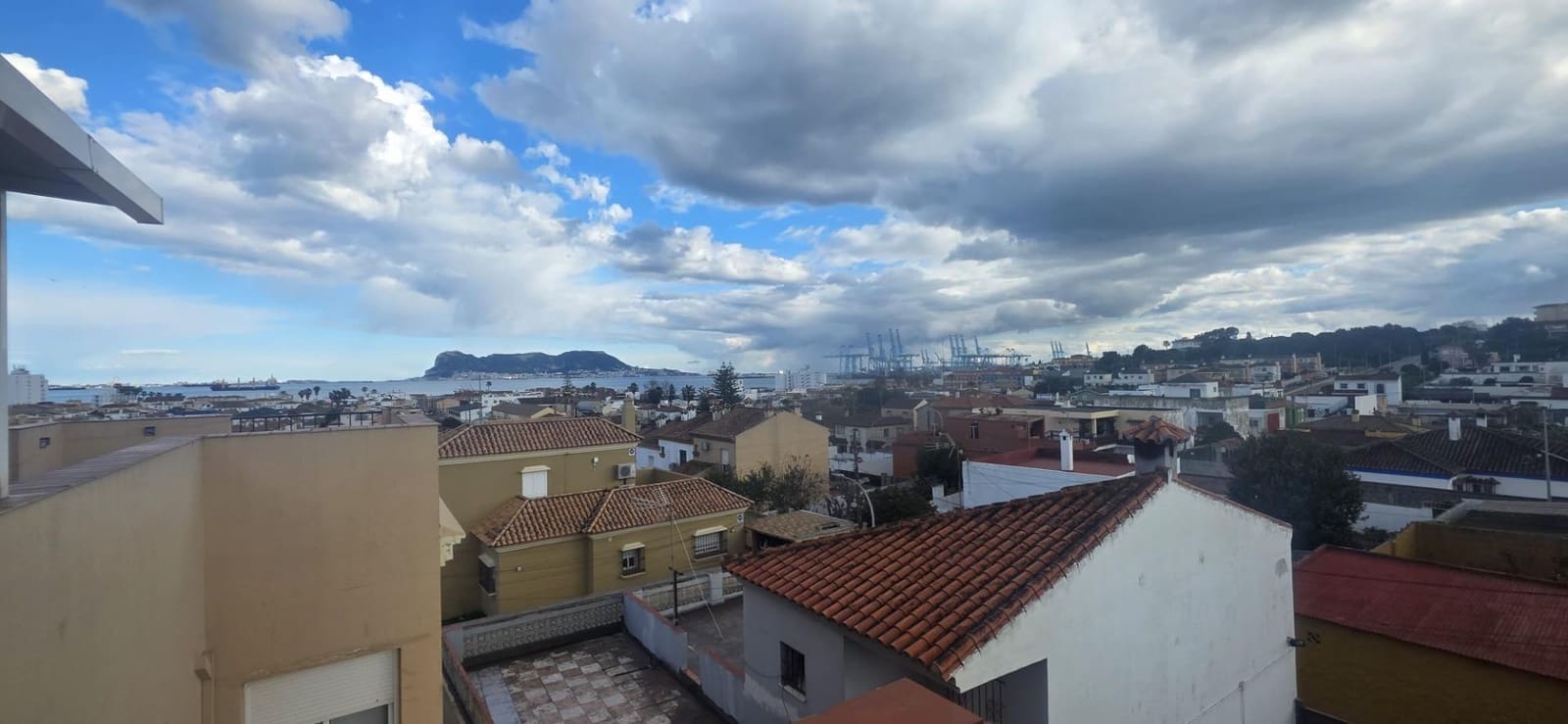 3 Zimmer Reihenhaus zu verkaufen in Algeciras mit Garage - 207.000 € (Ref: 9778124)