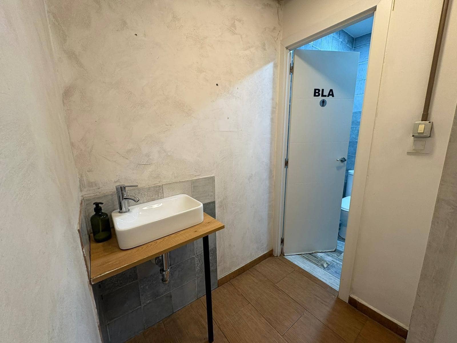 Local Comercial en Algeciras en venta - 73.000 € (Ref: 9788393)