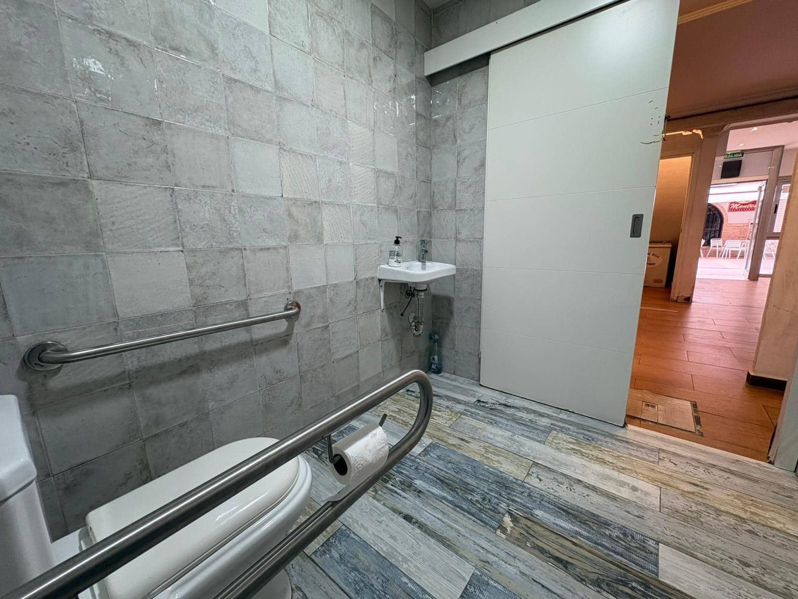 Local Comercial en Algeciras en venta - 73.000 € (Ref: 9788393)