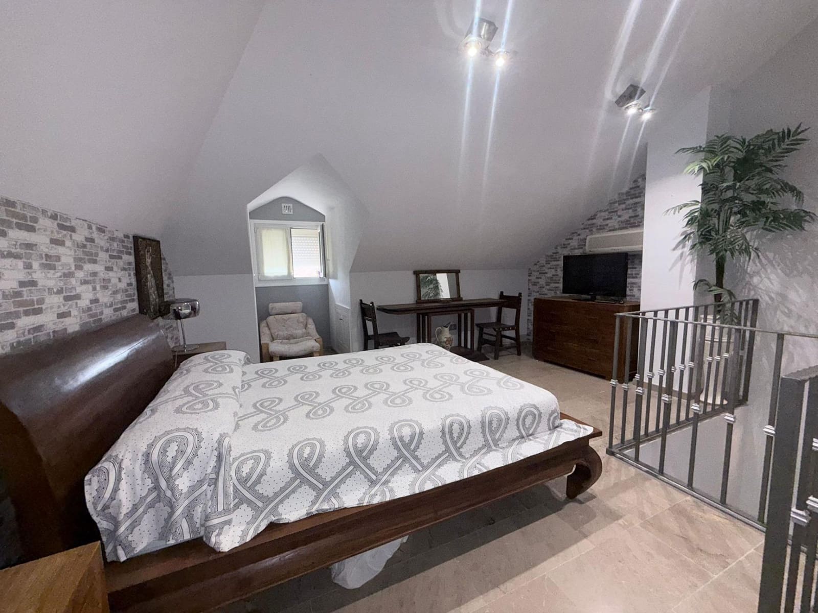 3 chambre Villa/Maison Semi-Mitoyenne à vendre à La Alcaidesa avec piscine - 367 000 € (Ref: 9788395)