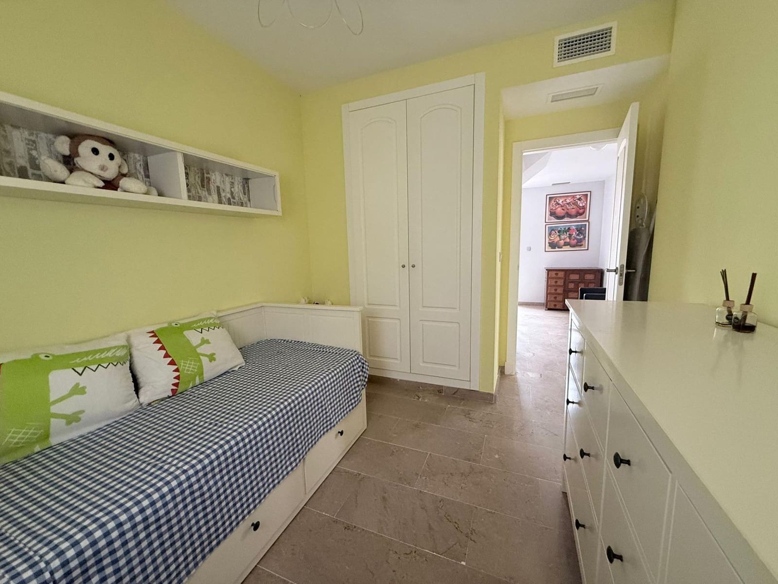 3 chambre Villa/Maison Semi-Mitoyenne à vendre à La Alcaidesa avec piscine - 367 000 € (Ref: 9788395)