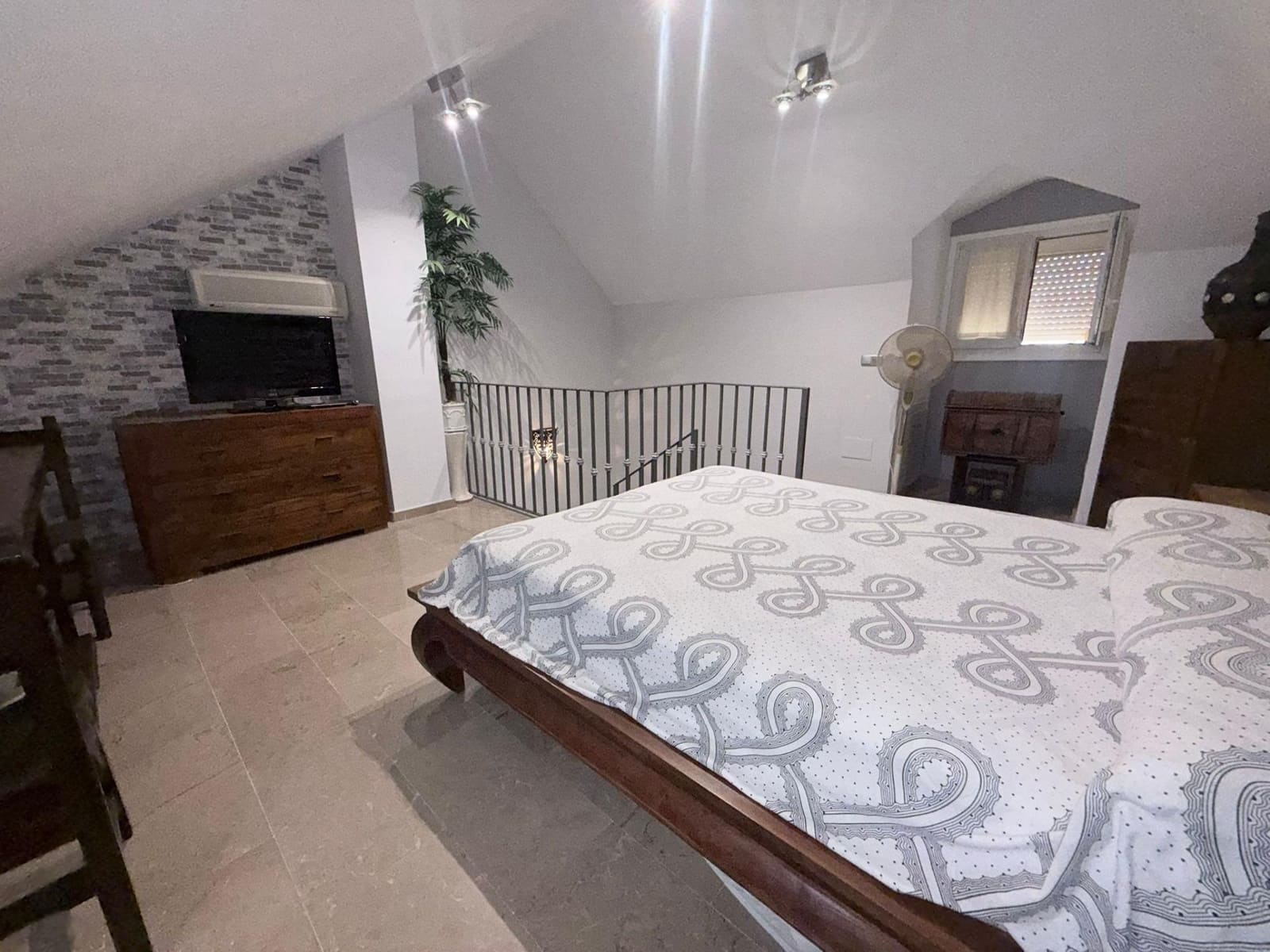 3 chambre Villa/Maison Semi-Mitoyenne à vendre à La Alcaidesa avec piscine - 367 000 € (Ref: 9788395)