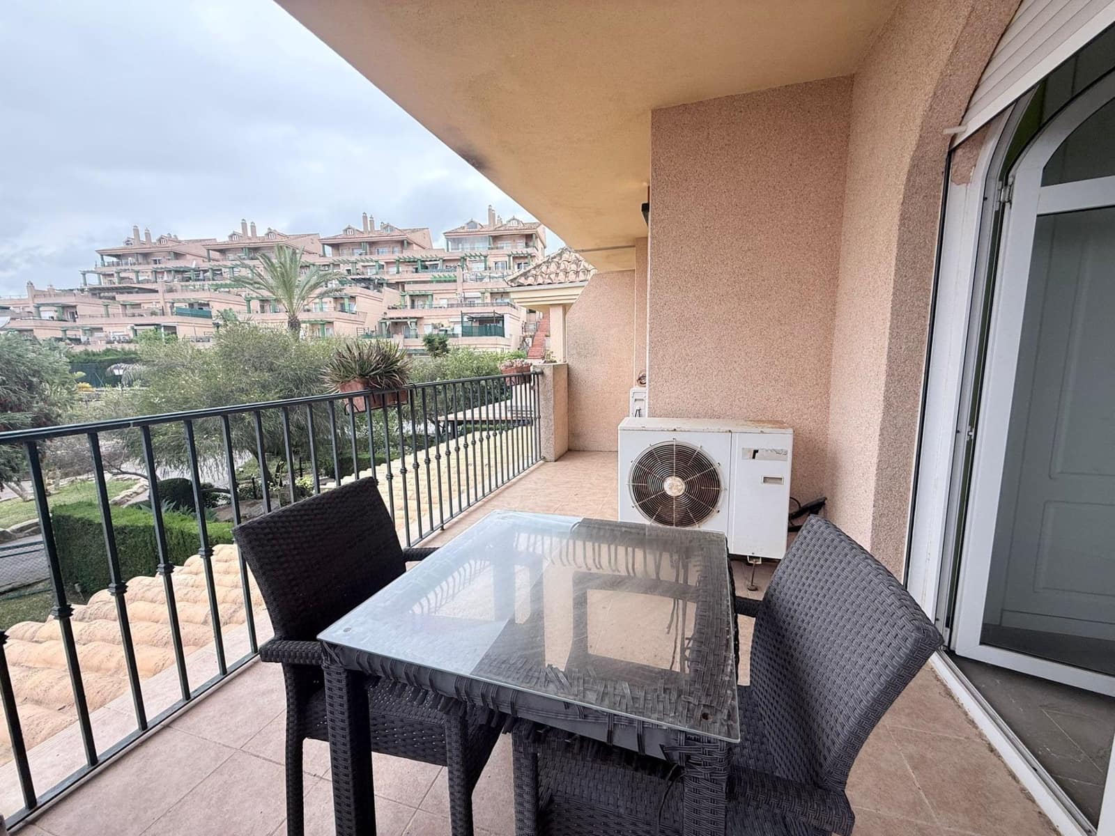 3 chambre Villa/Maison Semi-Mitoyenne à vendre à La Alcaidesa avec piscine - 367 000 € (Ref: 9788395)