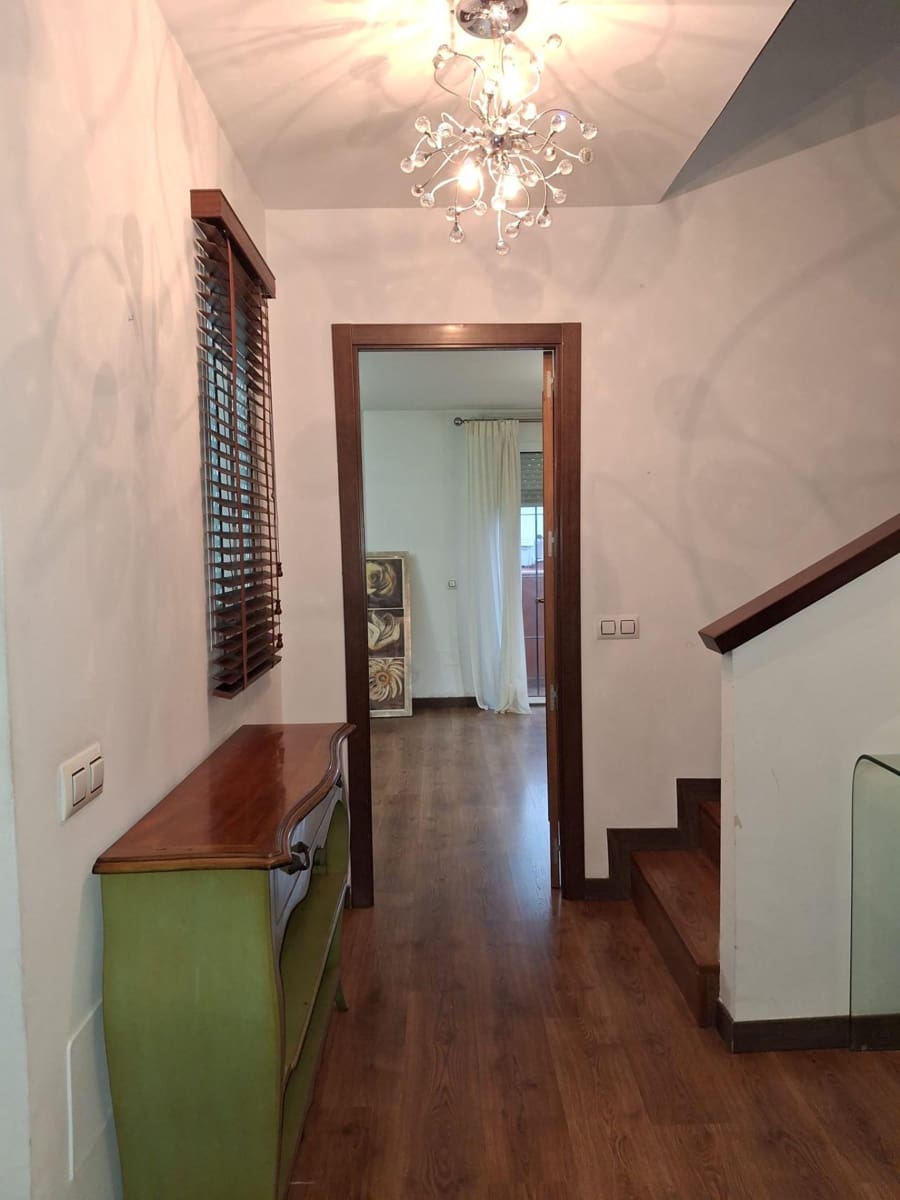 3 Zimmer Reihenhaus zu verkaufen in Algeciras mit Garage - 195.000 € (Ref: 9815842)
